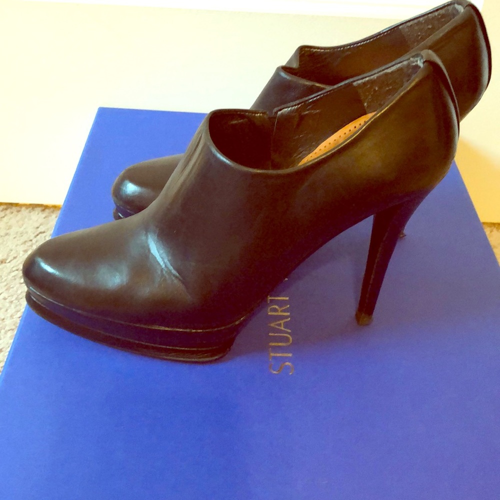 Gorgeous Stuart Weitzman Booties Size 8